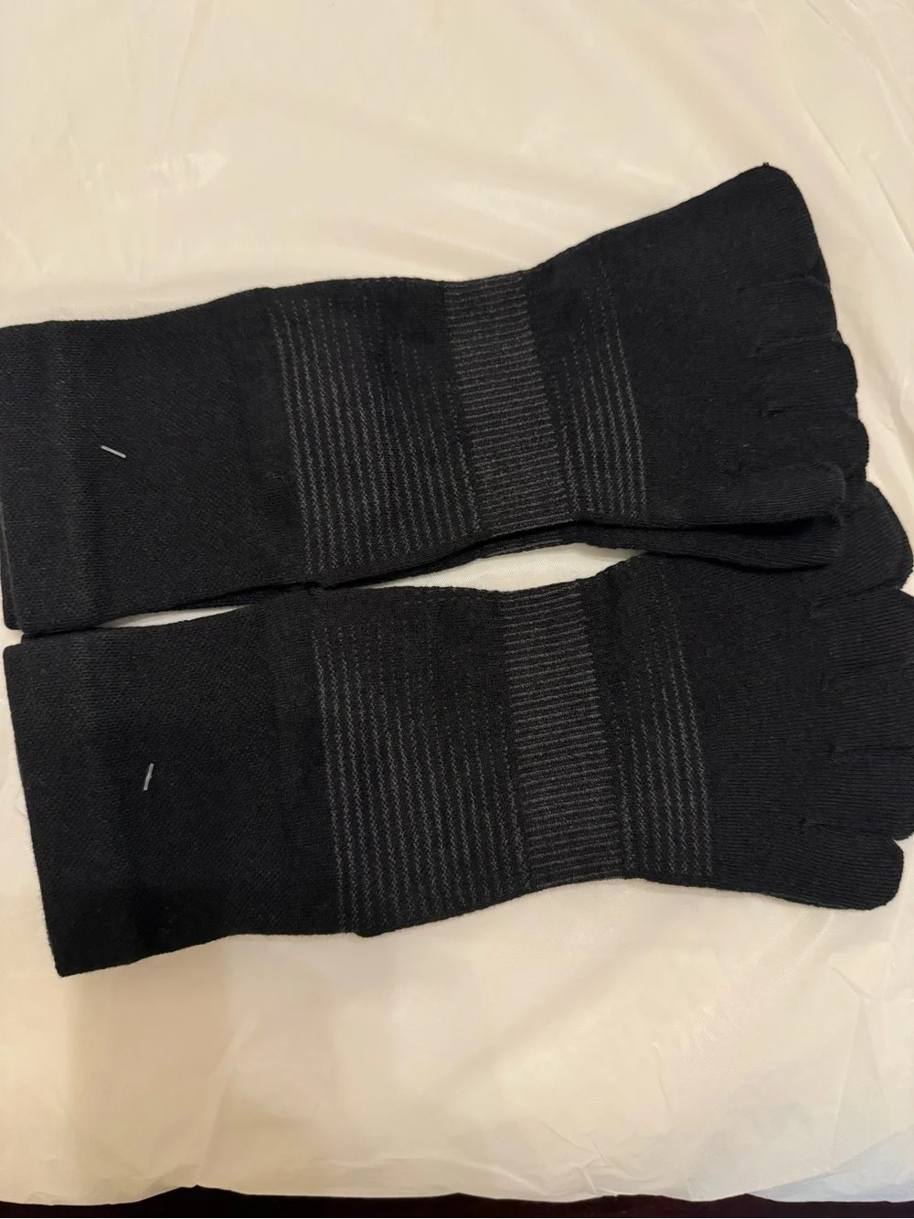Lot of 2 Kintoe Coolmax Performance Ankle Socks Unisex